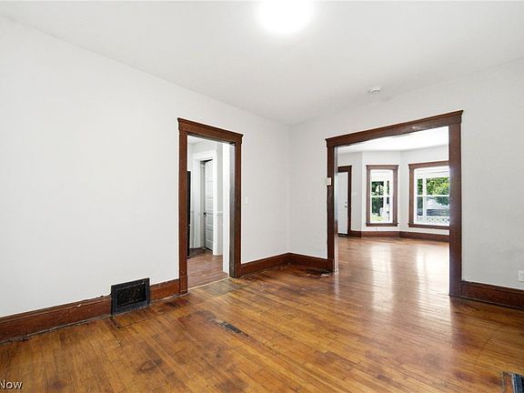 5th image of 433 3rd St