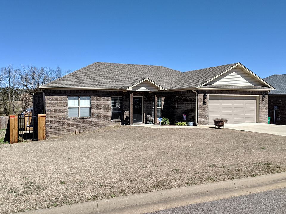 1st image of 207 Ashford Dr