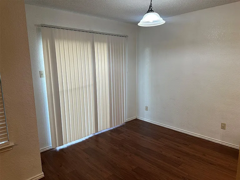 16303 Edgemere Dr — Photo 5