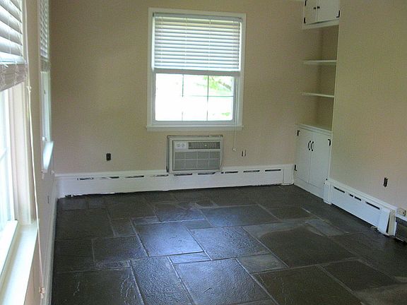 Bonus Room with Lots of Windows!