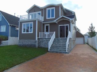 830 Venetian Blvd, Lindenhurst, NY 11757