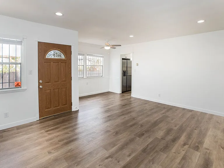 740 Flower Ave #742 — Photo 2