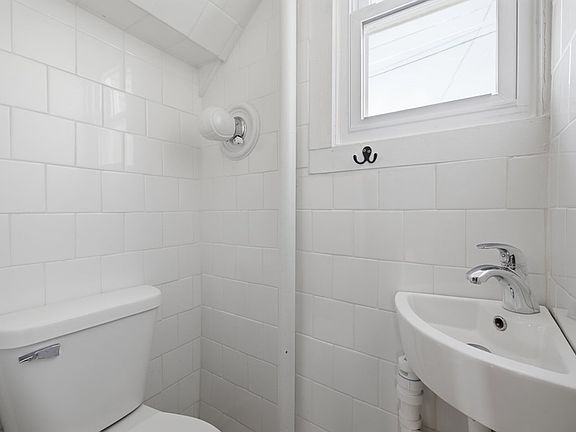 3rd image of 174 Marion Ave