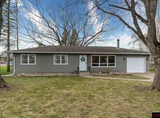 2051 Roe Crest Dr, North Mankato, MN 56003