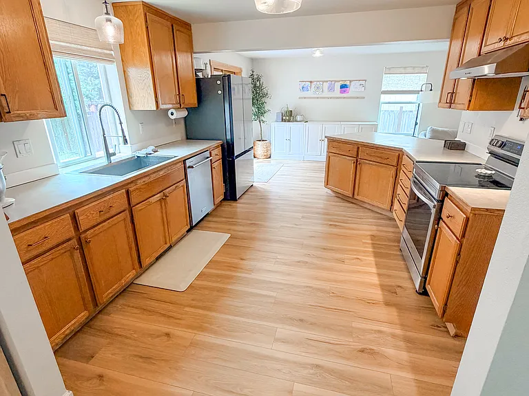 745 Riverside Ln E — Photo 16