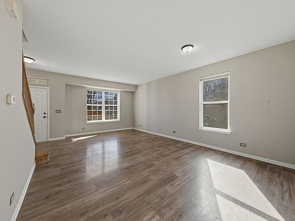 4th image of 1053 Walker Ct