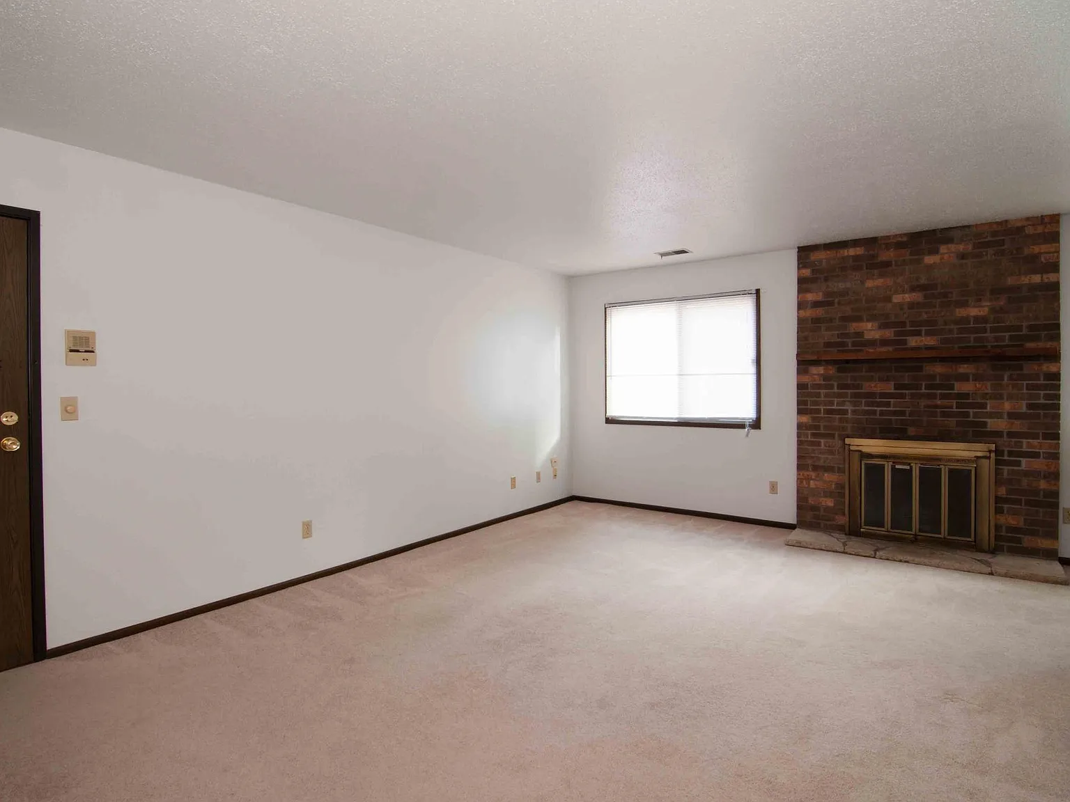 2 bed, $915 — Photo 3