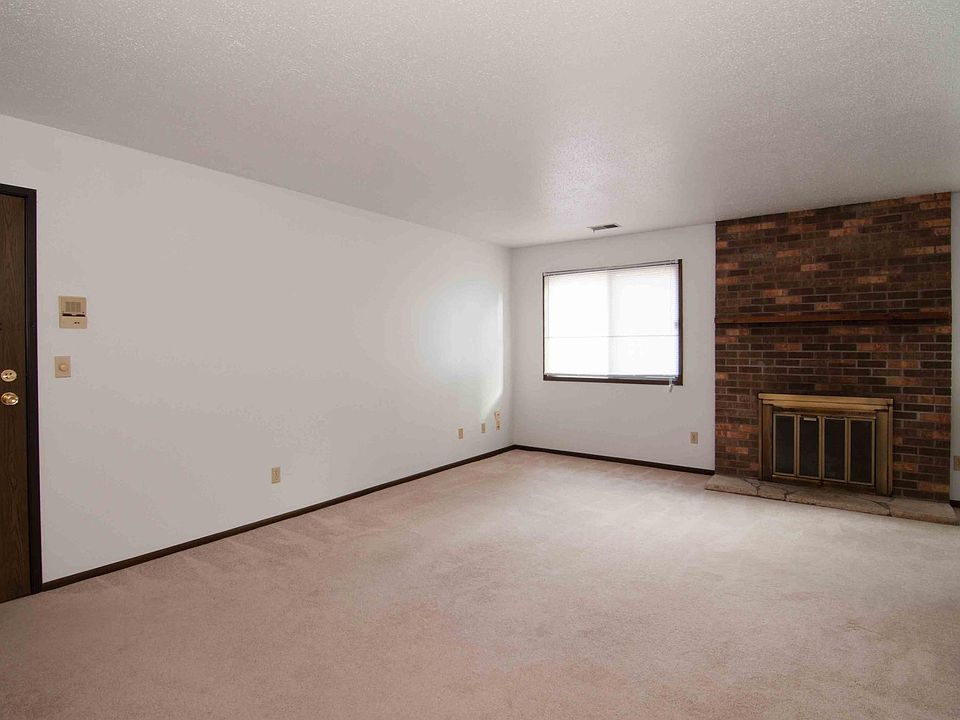 Living Room W/ Fireplace