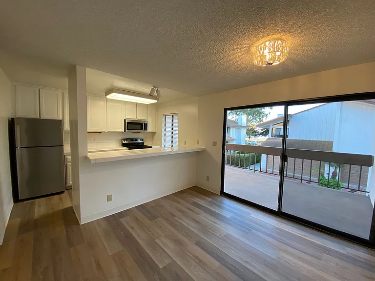 659 Del Parque Dr #B — Photo 10