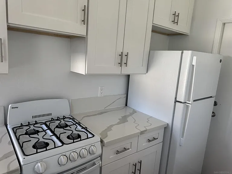 170 Garrett Ave #1/2 — Photo 4