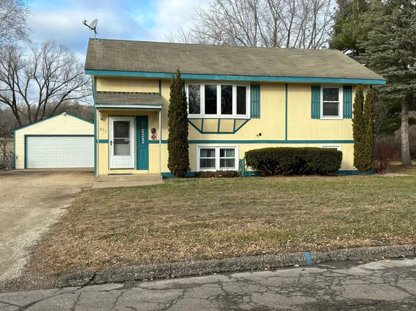 107 Evergreen Dr E, Cannon Falls, MN 55009