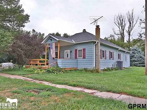 3rd image of 203 E Oak St