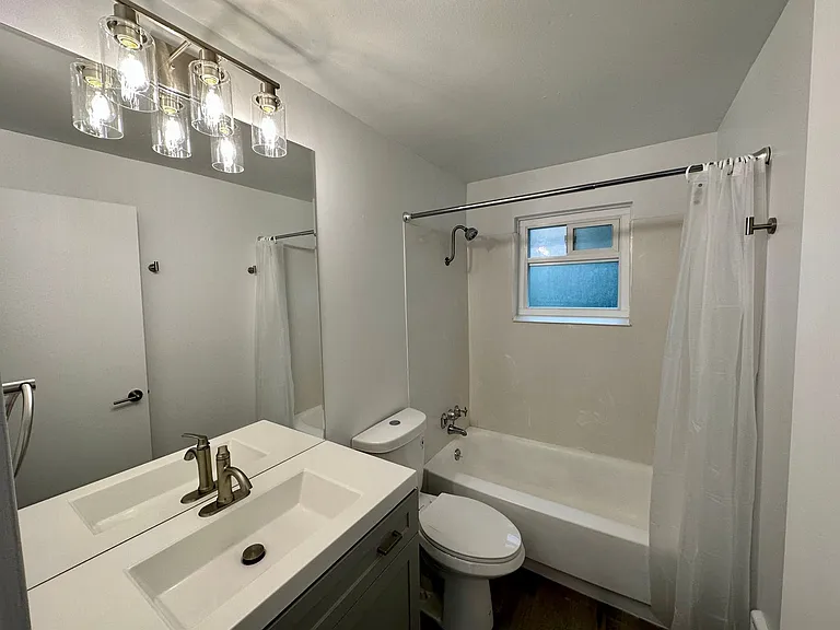 501 Malden Ave E — Photo 11