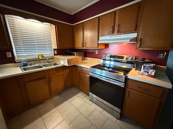 4th image of 500 Willow Ln