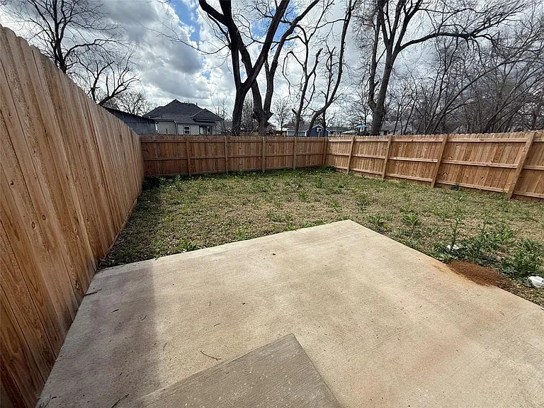 412 E 7th St #2 — Photo 7