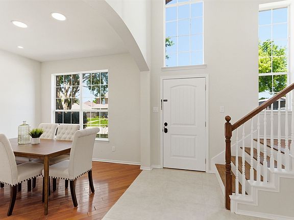 2nd image of 1416 Sunrise Ln