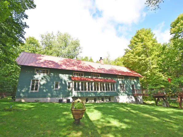 3287 W Darwin Rd, Maple City, MI 49664