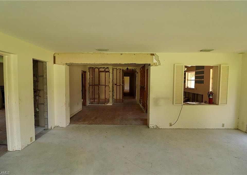 2nd image of 1206 Shadow Ln
