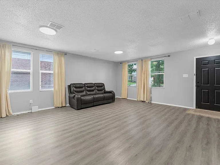 5401 Pandale Valley Dr — Photo 4