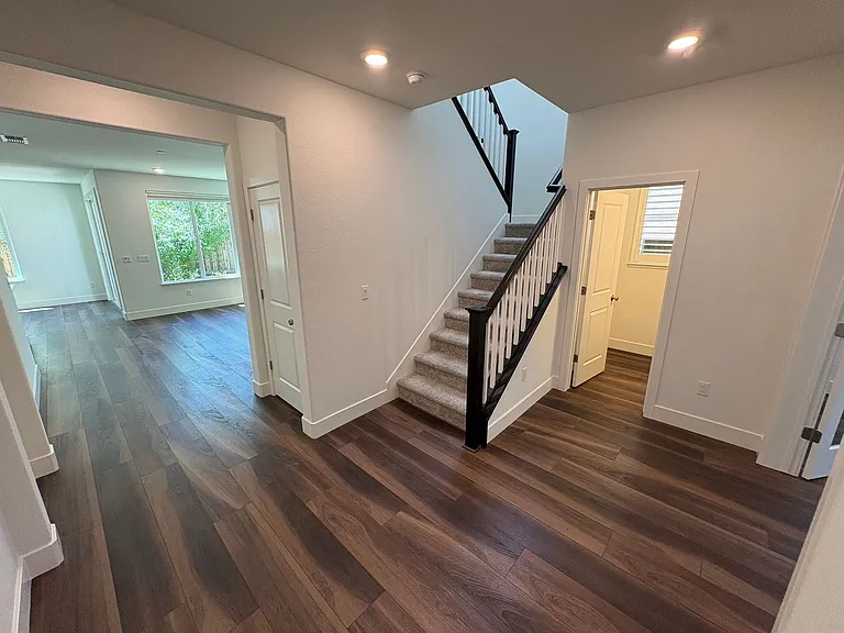 284 Bear Creek Dr — Photo 2