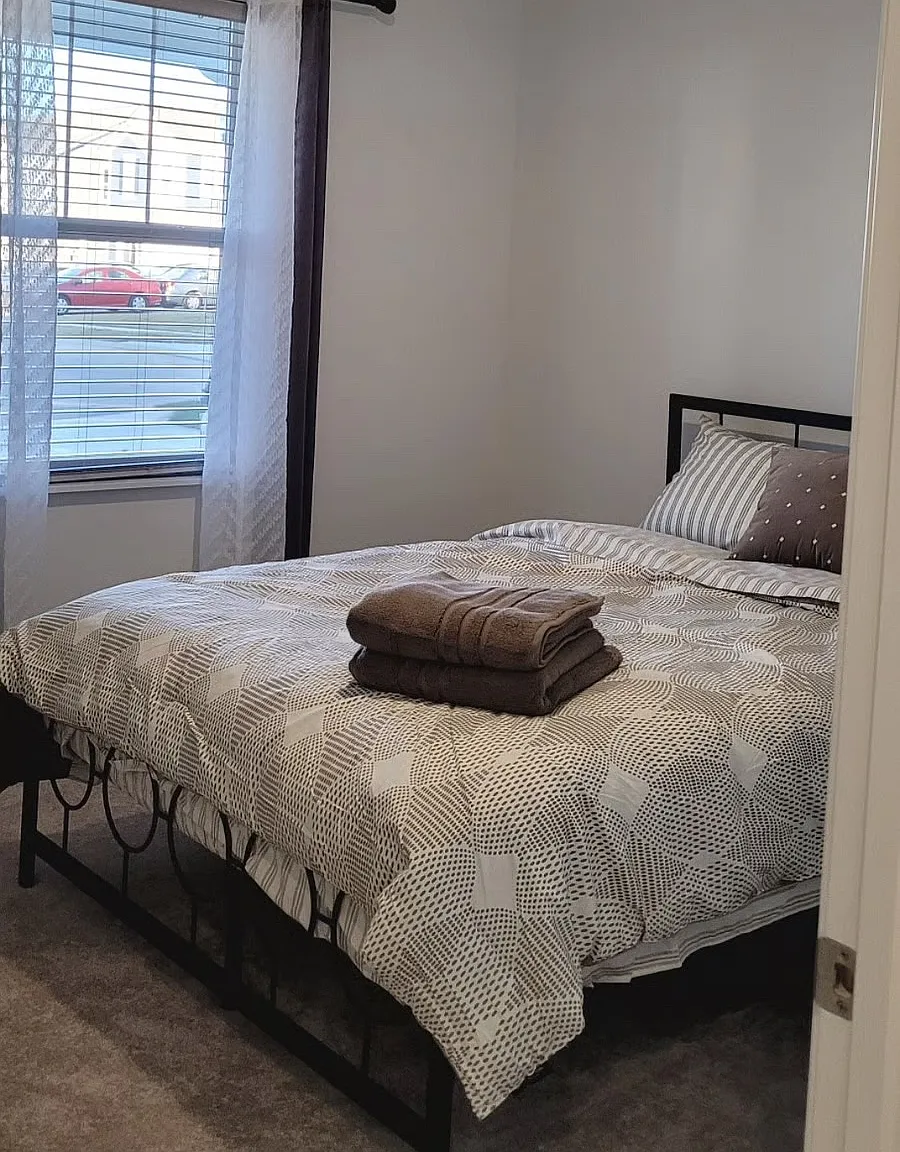 5 bed, 2027 sqft, $1,200 — Photo 4
