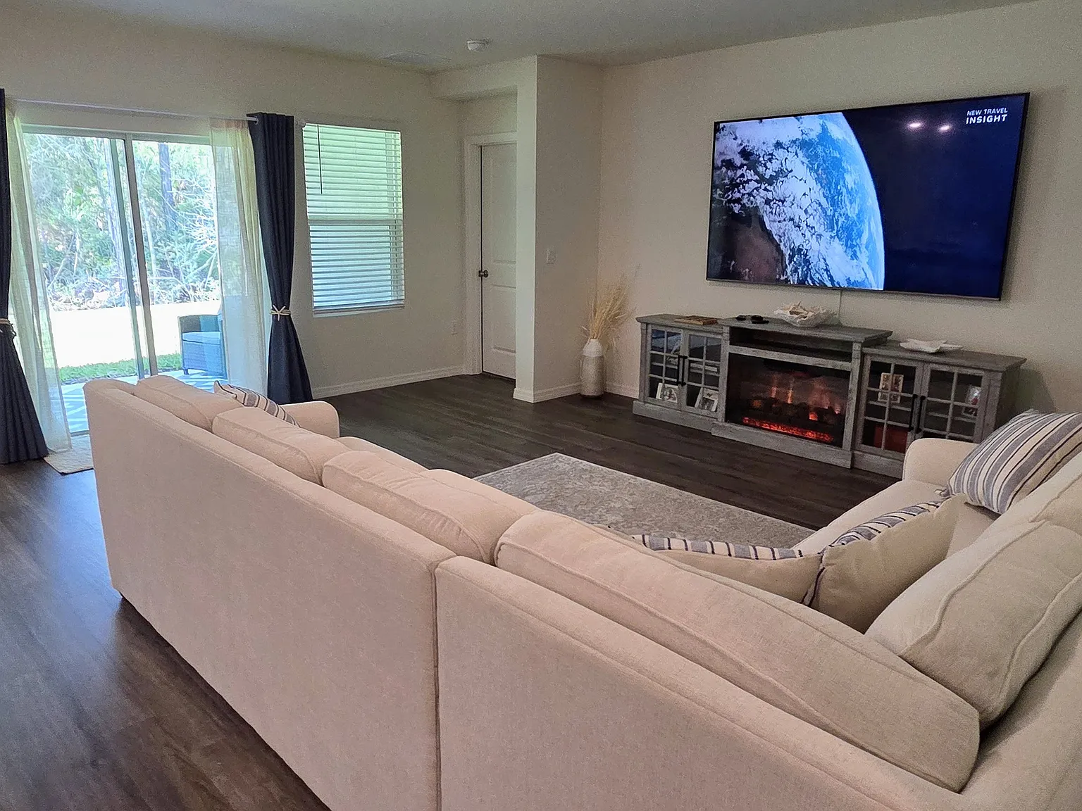 4 bed, 2020 sqft, $4,500 — Photo 2