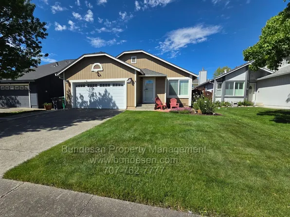 1388 Miramonte Pl, Rohnert Park, CA 94928