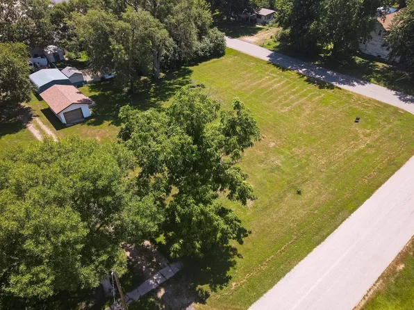 513 S Oak St, Genoa, NE 68640