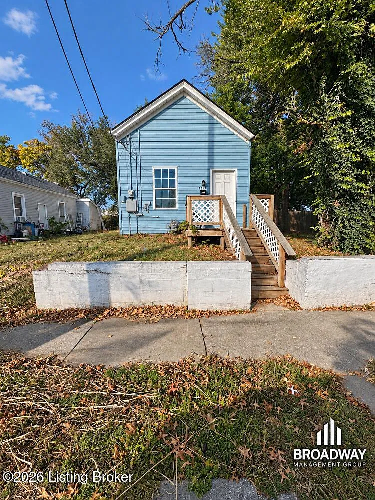 3 bed, 1.0 bath, 1127 sqft, $1,395 — Photo 1