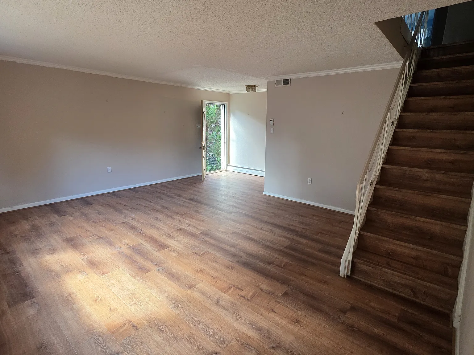 4 bed, 1666 sqft, $2,600 — Photo 3