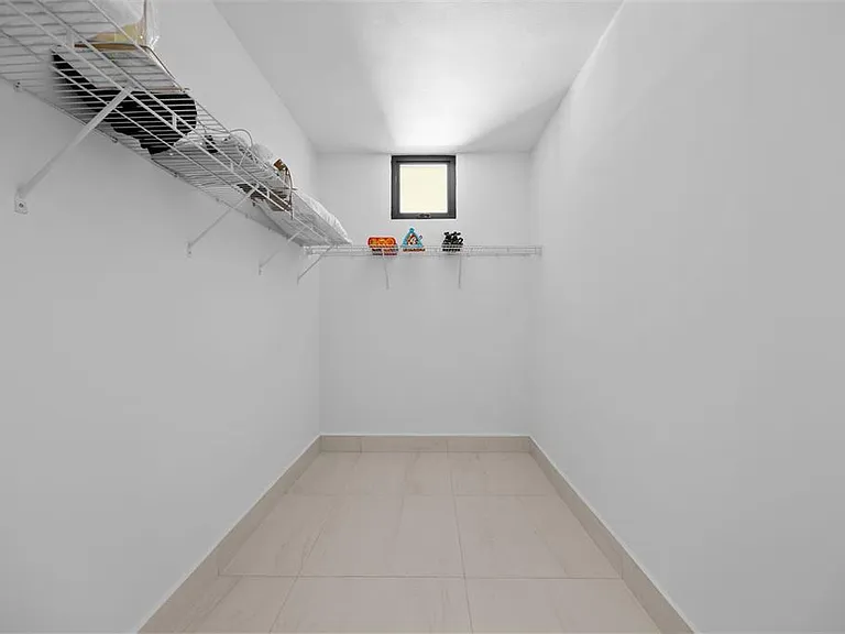 135 Salonga St — Photo 37