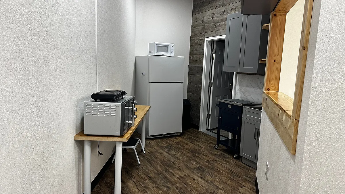 For the minimalists and busy professionals, the countertop oven does it all! It bakes, airfries, roasts and more. It holds a full size chicken and frozen pizza. A double burner and microwave completes your cooking needs. - 7909 E State Highway 86