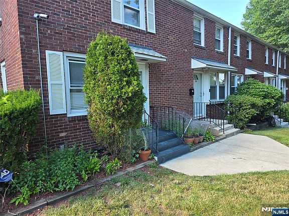 2nd image of 130 Glenbrook Pkwy APT 4A
