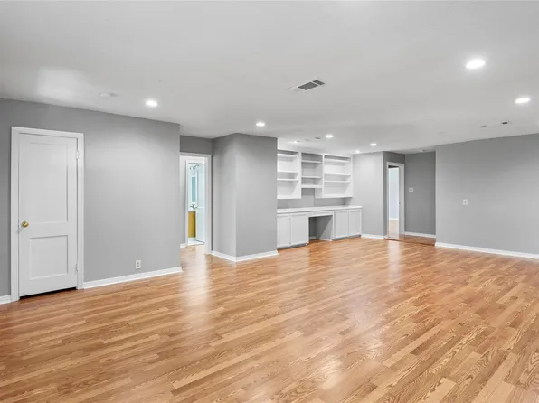 302 S Hardie St, Alvin, TX 77511