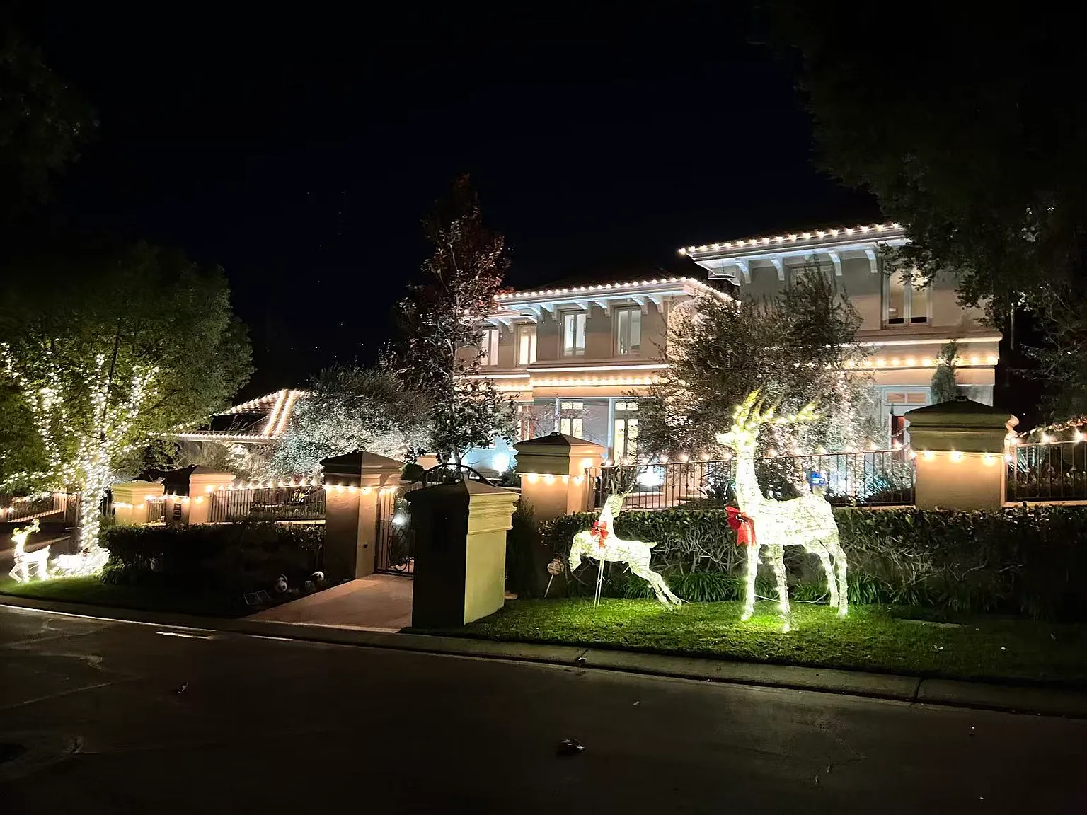 5 bed, 6.5 bath, 9630 sqft, $22,000 — Photo 4
