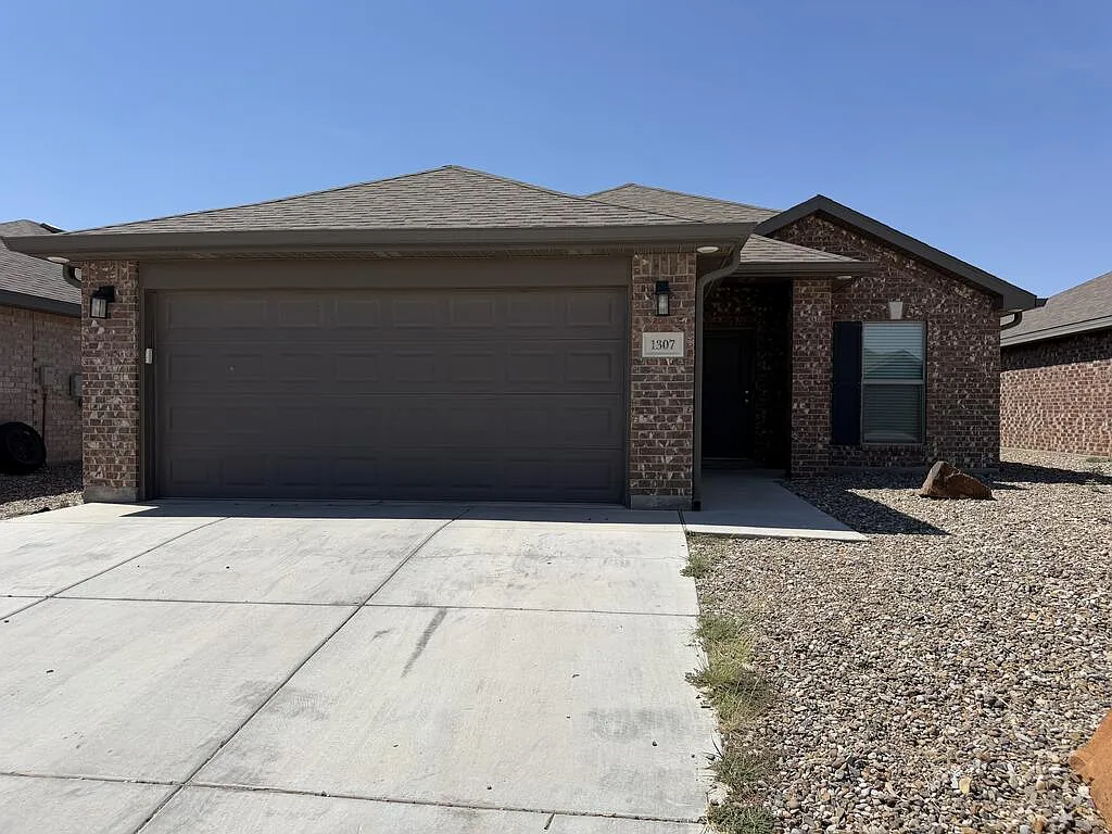3 bed, 2.0 bath, 1566 sqft, $2,500 — Photo 1