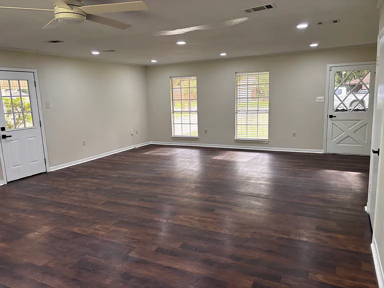 714 Monterrey Ln — Photo 4