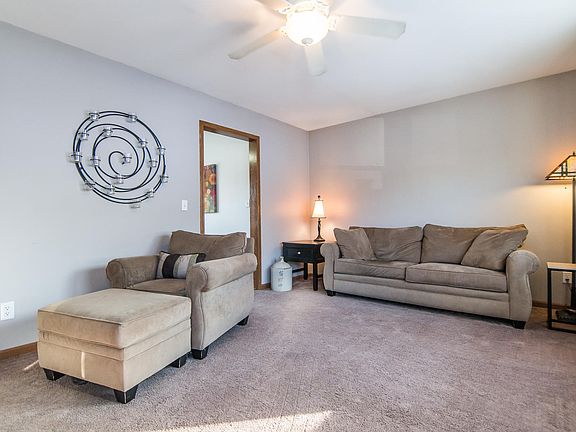 4th image of 407 N Elm St