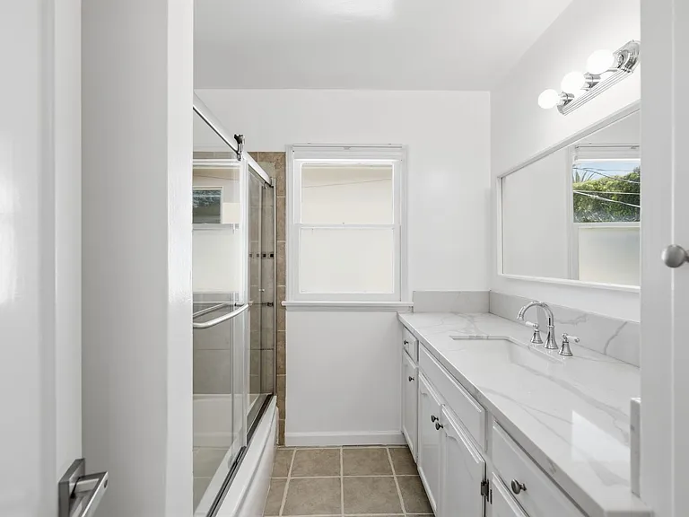 435 San Vicente Blvd — Photo 29