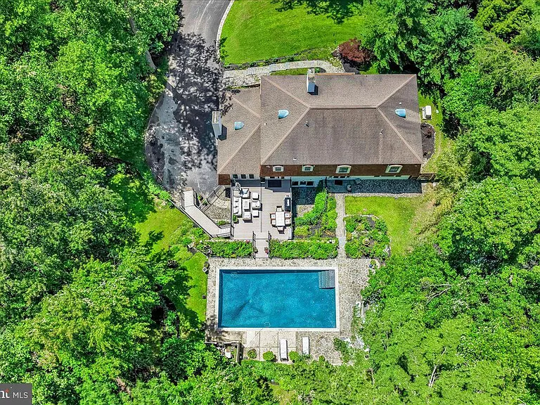 482 Gypsy Ln — Photo 39