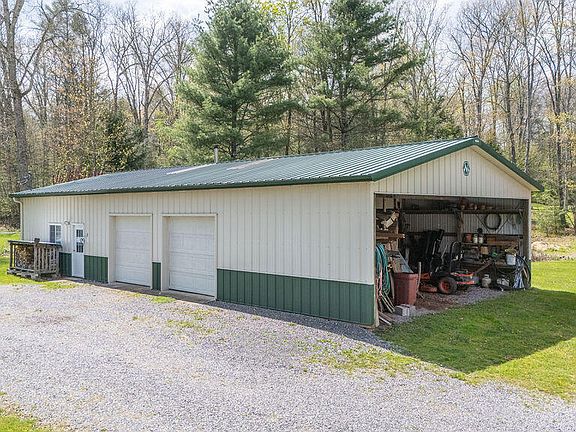 3rd image of 2270 Pine Tree Rd