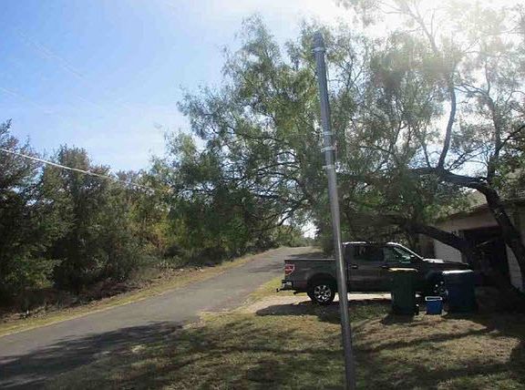 3rd image of 202 Southwood Dr