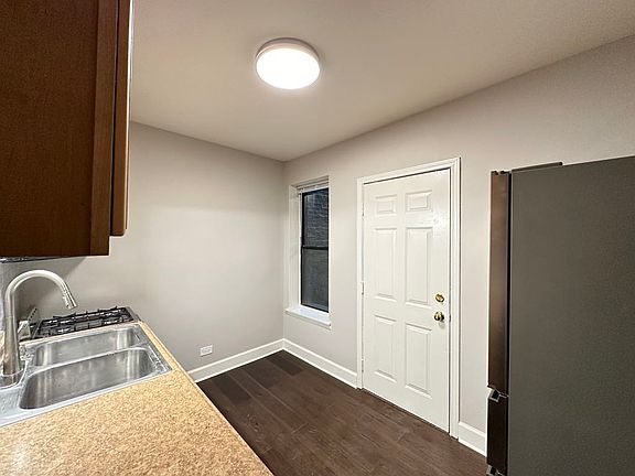 5th image of 5736 N Winthrop Ave #412