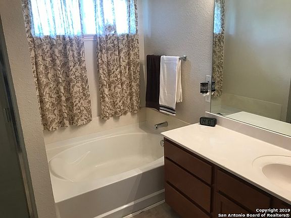 5th image of 16810 Mandolino Ln
