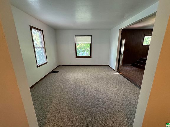 4th image of 1911 Villa Ave