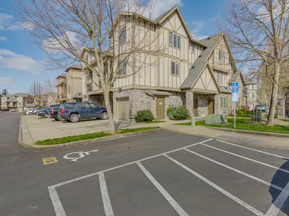 8077 NE Miriam Way, Hillsboro, OR 97006