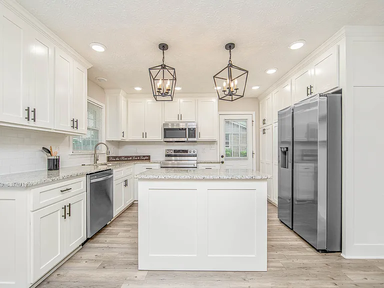 2117 Lombardy Dr — Photo 5