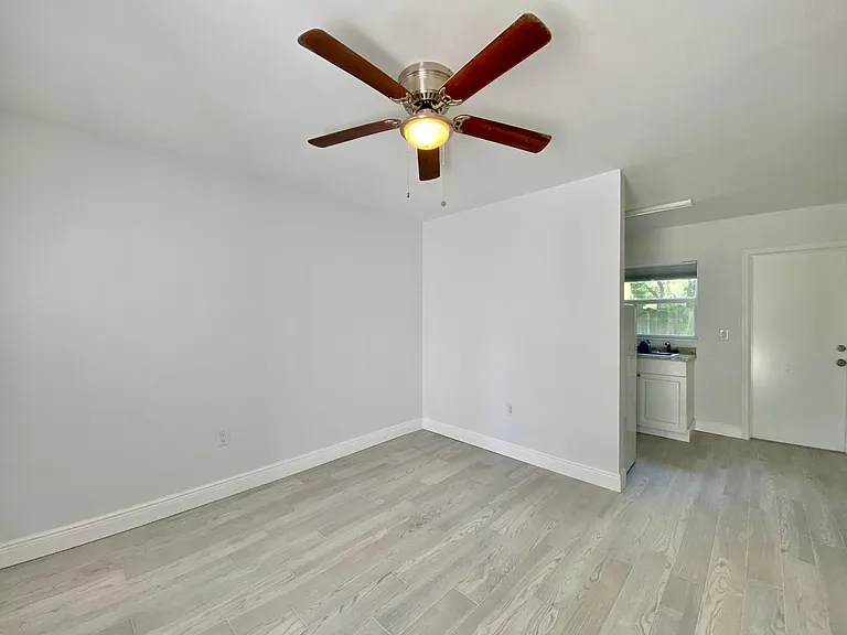141 Platt Ave — Photo 2