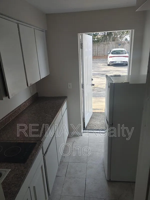 1 bed, 1.0 bath, 450 sqft, $850 — Photo 3