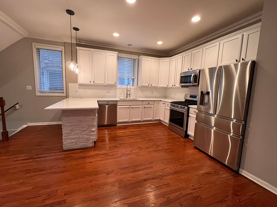 1st image of 825 N Marshfield Ave APT 1